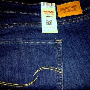 Levis Mid-rise Cuffed Capris